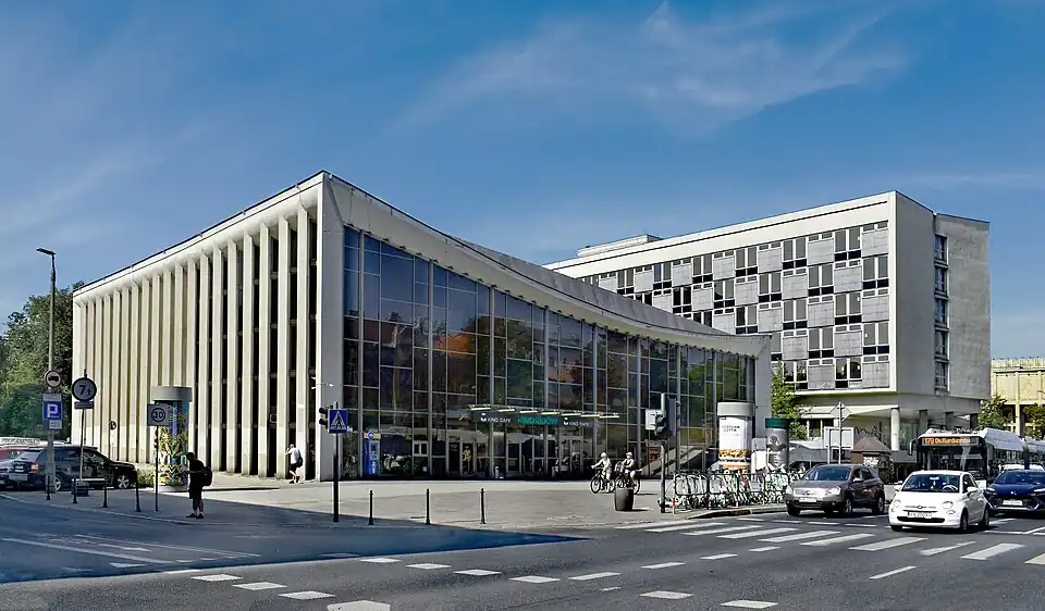 Kijów Cinema (foreground) and the Cracovia Hotel (background), Krakow, by Witold Cęckiewicz (1960–67)