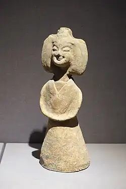 Earthenware Nanjing female figure wearing youren upper garment and a skirt with a straight-necked undergarment; d. Southern dynasty.[92]