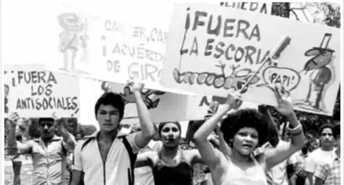Demonstrators in Havana in support of the Cuban government during the Mariel boatlift