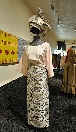 Simple Iro and Buba with Gele[183]