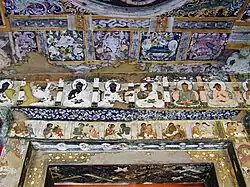 Cave 17 verandah doorway; eight Buddhas above eight couples[99][100]