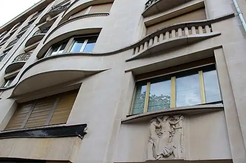 Curvy – Avenue Montaigne no. 26, Paris, by Louis Duhayon and Marcel Julien (1937)[125]