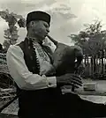 Bulgarian gaida player, terminus ante quem 1945