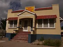 Exterior of the Doghouse drive-in restaurant