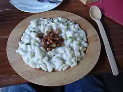 Slovak bryndzové halušky