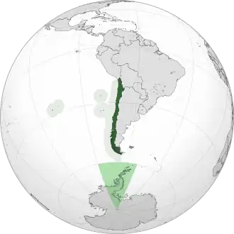 Chilean territory in dark green; claimed but uncontrolled territory in light green