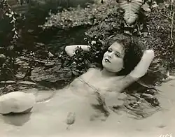 Bow as "Hula Calhoun" in Hula (1927)