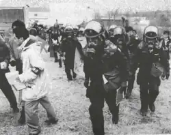 Police officers on their way to enforce a raid on Aum facilities after the attack.