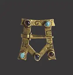 Amuletic brooch