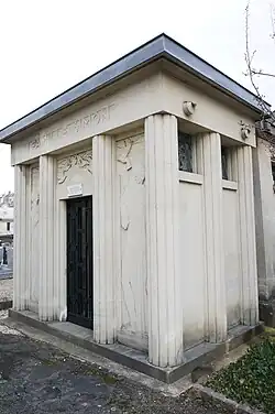 Art Deco reinterpretation of the Doric columns, with no capitals or bases, on the Gustave Simon&nbsp;[fr] Grave, Préville Cemetery, Nancy, France, unknown architect, after 1926
