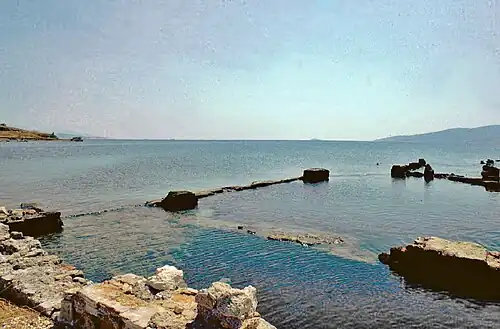 Stone foundations in shallow water
