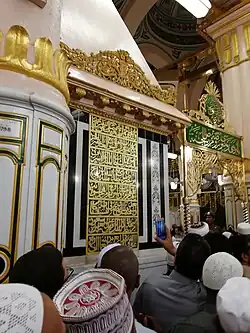 The inscription plaque behind the Nabawi mihrab commemorates its original construction under Sultan Qaitbay and its later renovation during the reign of King Fahad.