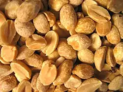 Roasted peanuts as snack food