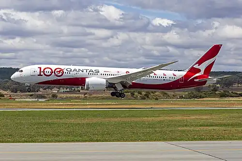 VH–ZNJ with '100th anniversary of Qantas' livery