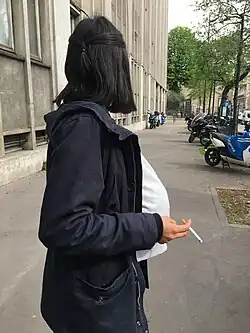 a pregnant woman smoking