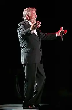 Tony Bennett performing.