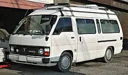 Pre-facelift Toyota HiAce Commuter / Ambulance / Van super long high roof (H7#B / H7#V, 1982–1985)
