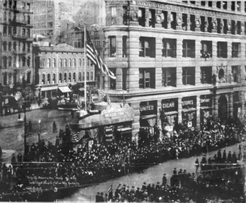 A Navy recruiting station in the building's "cowcatcher" during the pre–World War I Wake Up America Day parade April 19, 1917