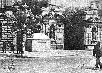 Bunker in front of gate to University of Warsaw converted to a base for Wehrmacht viewed from Krakowskie Przedmieście Street, July 1944