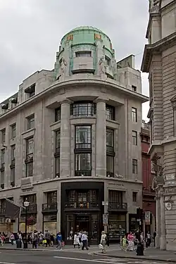 Art Deco reinterpretation of the Doric columns, with no flutings and with little or no entasis, on the Westmorland House (Regent Street no. 117–131), London, by Burnet & Tait, 1920–1925[31]
