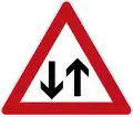 Sign 125 Oncoming traffic